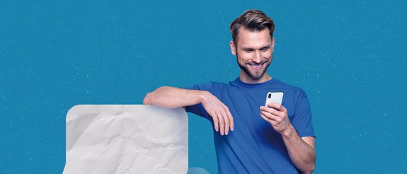 Foto Junger Mann mit Handy