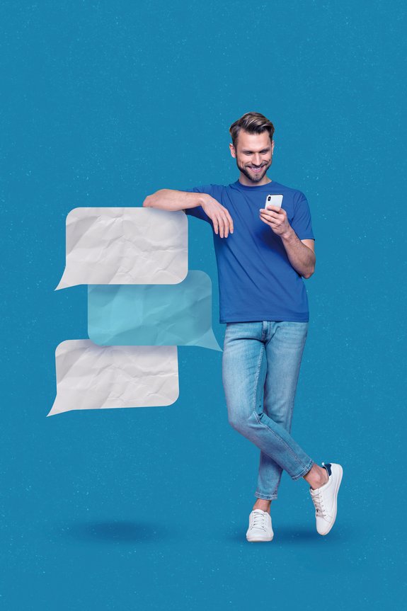 Foto Junger Mann mit Handy